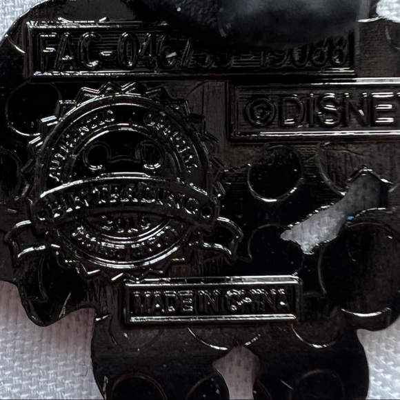 ✨ 2/$15 or 3/$20 ✨ Disney Cuties Stylized Characters Hercules Pin - Picture 3 of 3